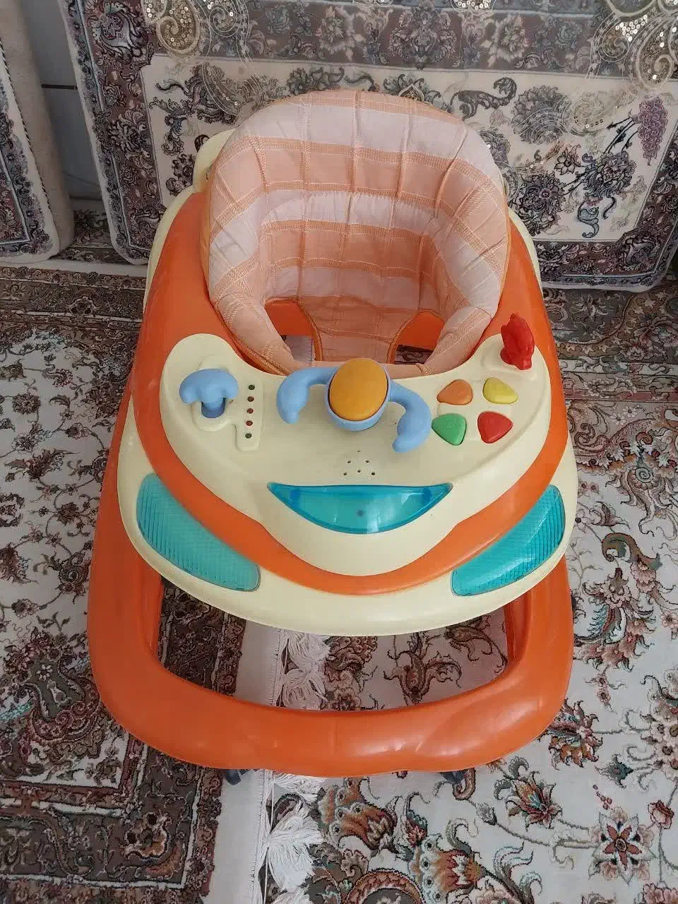 تعدادی وسایل|اسباب و اثاث بچه|خمین, |دیوار