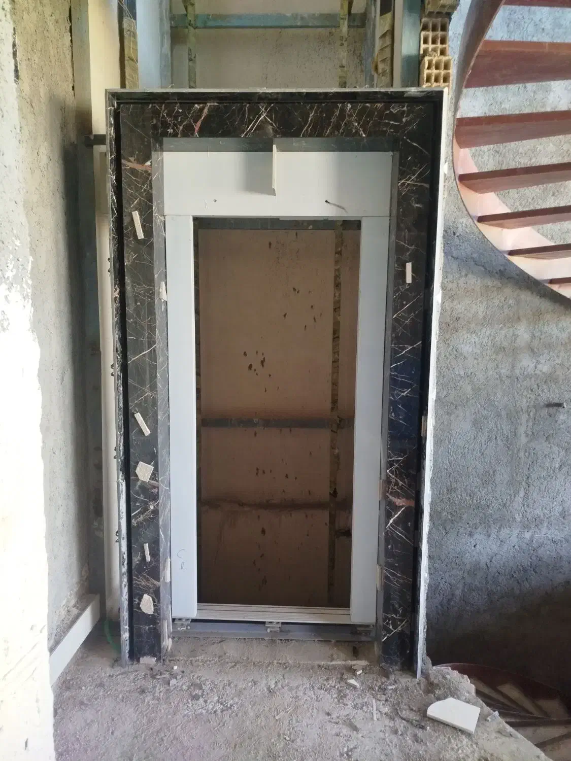 شاگرد کاشی کار|استخدام معماری، عمران و ساختمانی|یزد, |دیوار