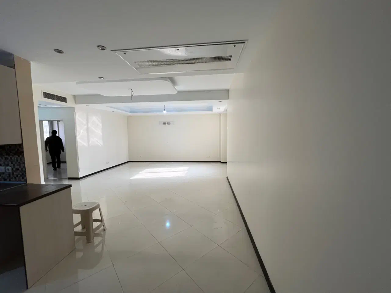 ۱۰۳ متر برج رینگ اول دریاچه خوش نقشه