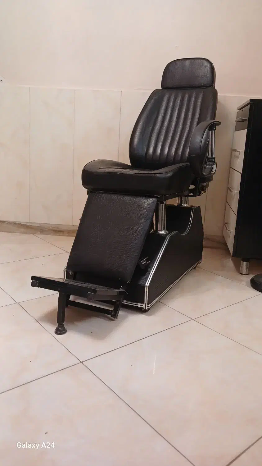 صندلی آرایشگاه|آرایشگاه و سالن‌های زیبایی|فردیس, نگارستان|دیوار