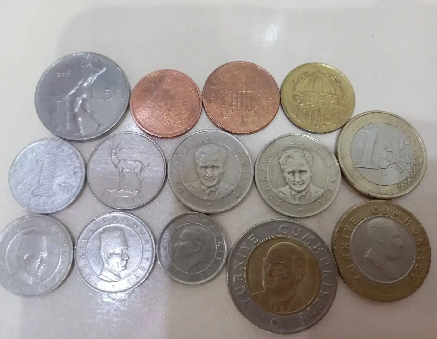 تعدادی سکه کلکسیونی|کلکسیون سکه، تمبر، اسکناس|بابل, |دیوار