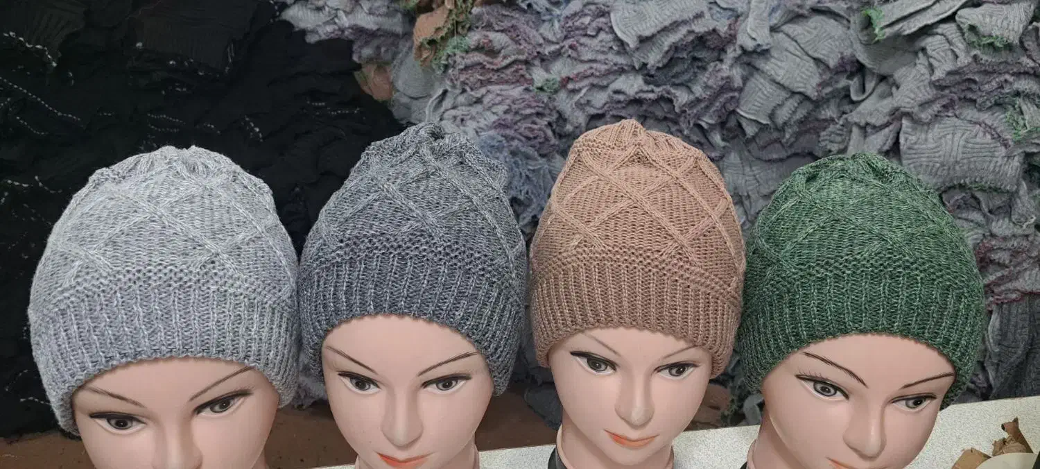 کلاه لوزی دولا|لباس|مشهد, رده|دیوار