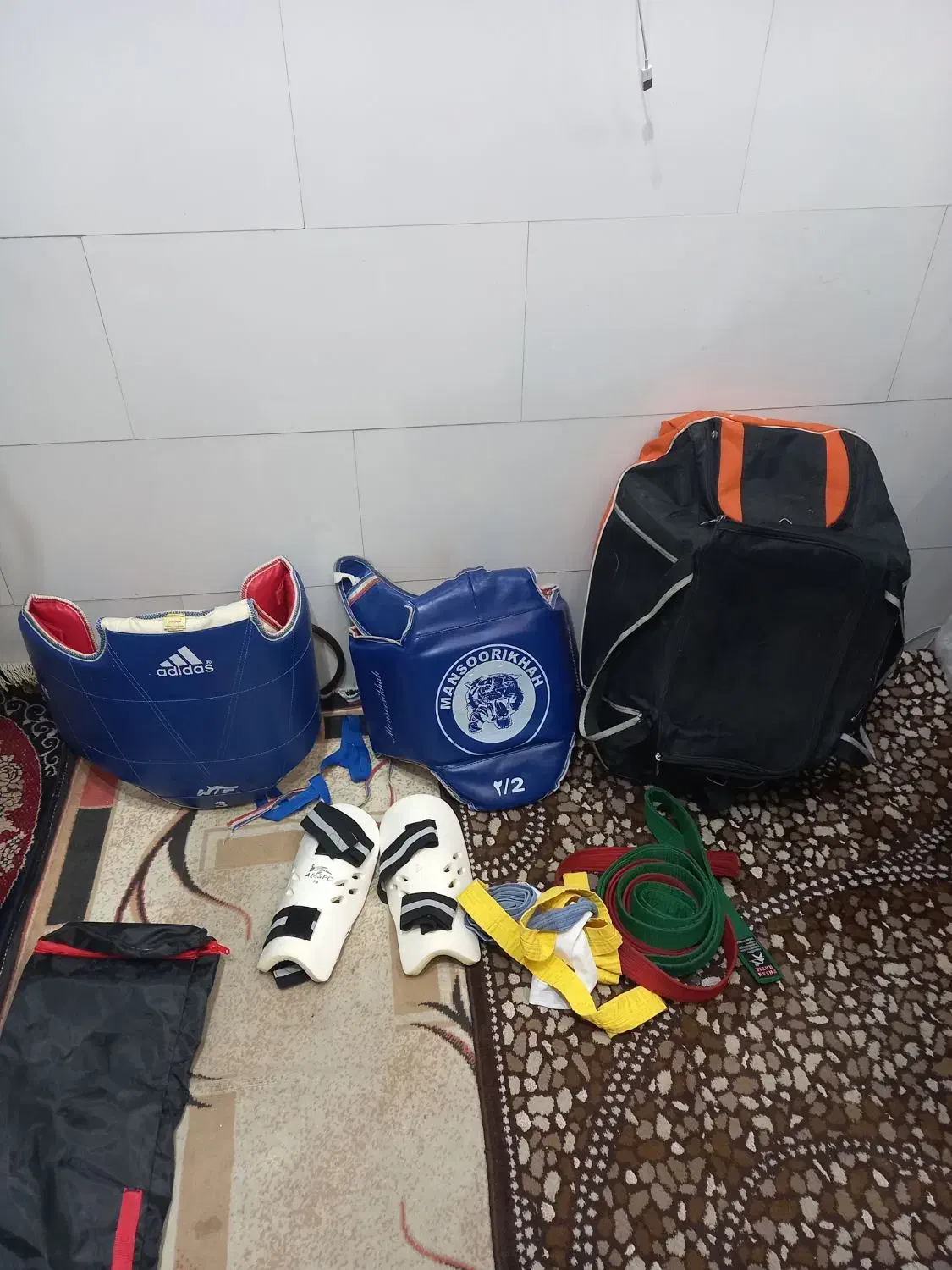 هوگو تکواندو|تجهیزات ورزشی|ری, علایین|دیوار