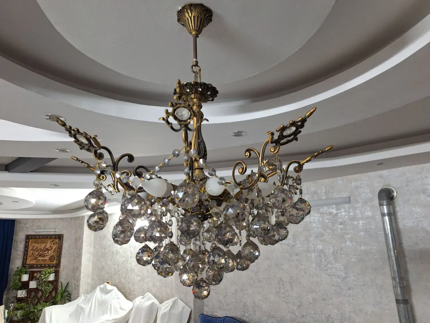 لوستر برنجی اصل|لوستر و چراغ آویز|اصفهان, باغ فدک|دیوار