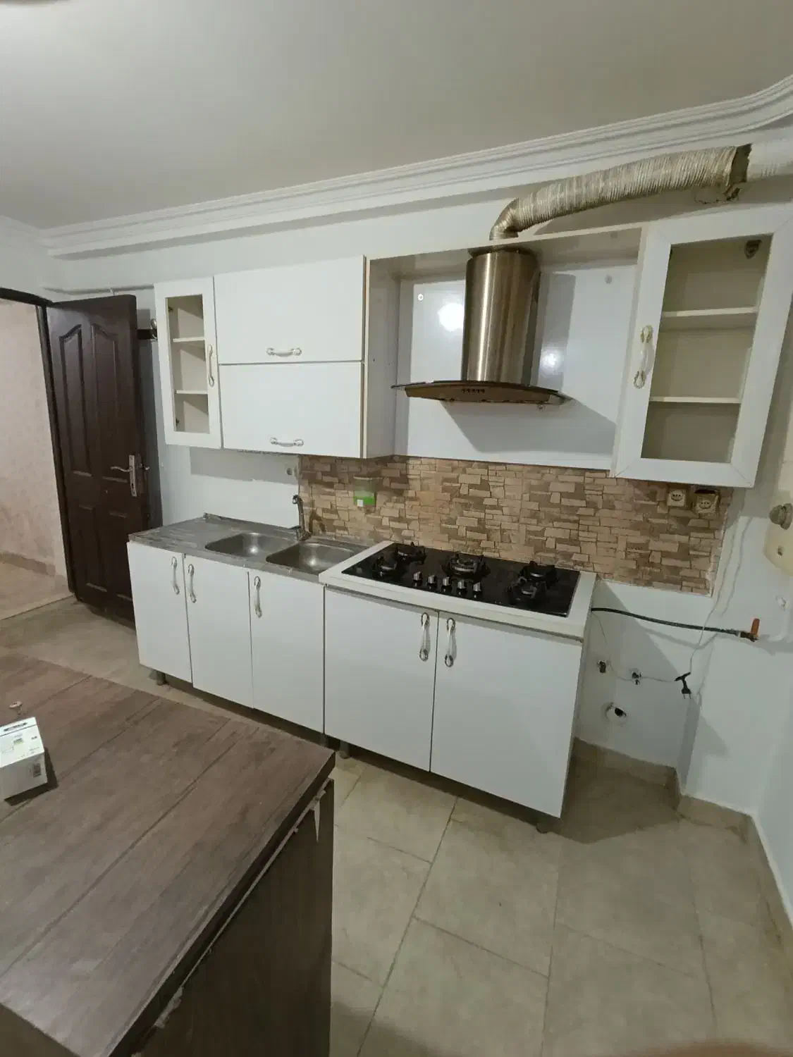 اجاره سوییت تک خوابه دارای آب شهر کوی حسینی|اجارهٔ آپارتمان|رشت, کوی حسینی|دیوار