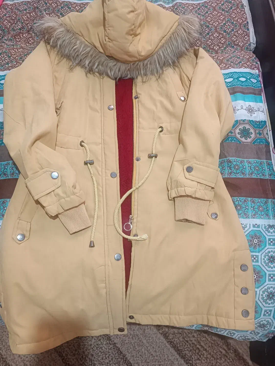 کاپشن دخترانه|لباس|پرند, فاز ۶|دیوار