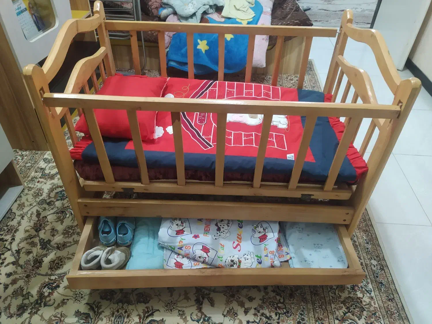 گهواره کنار تخت مادر|تخت و صندلی بچه|اصفهان, برازنده|دیوار