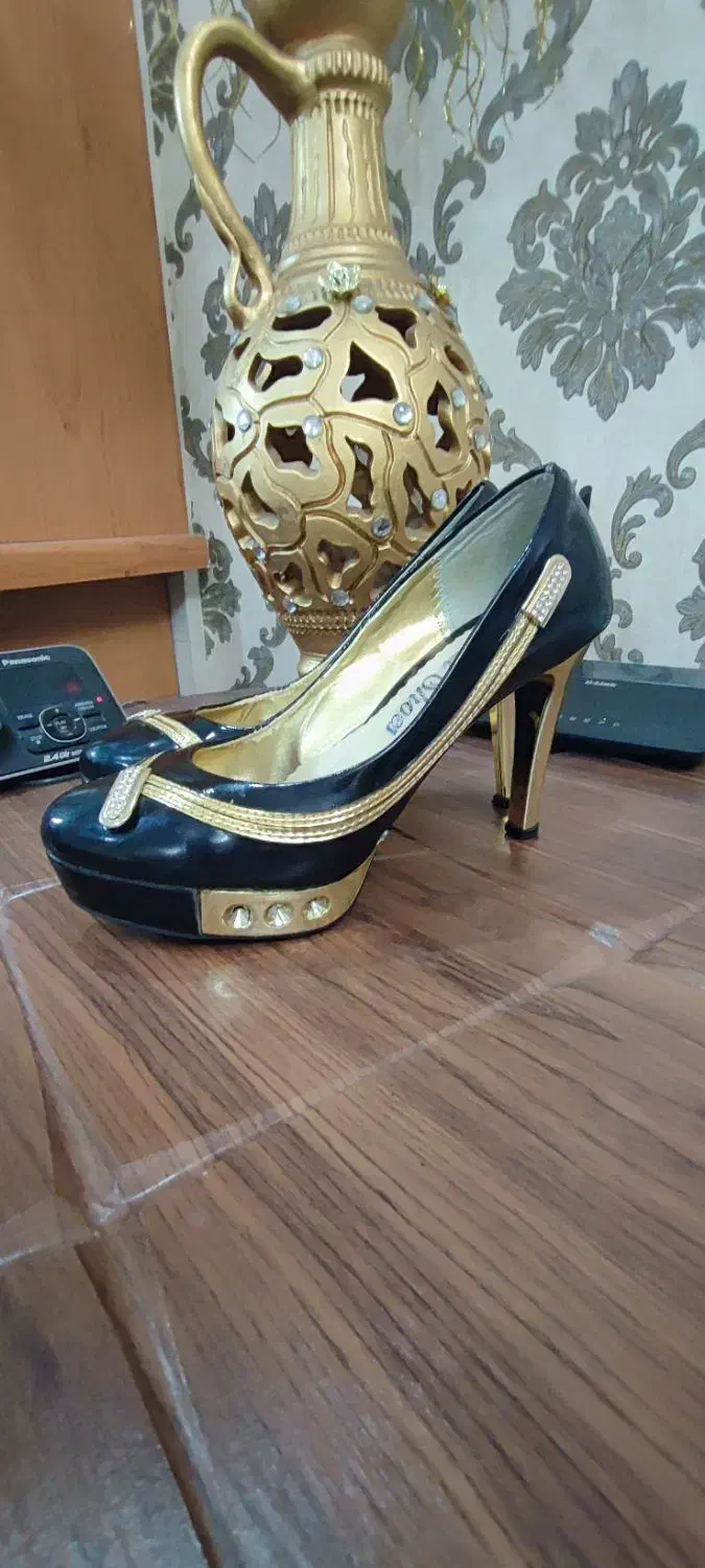 کفش های مجلسی و صندل و کتونی سایز ۴۰و ۴۱(معاوضه)|کیف، کفش، کمربند|تهران, سبلان (لشگر)|دیوار