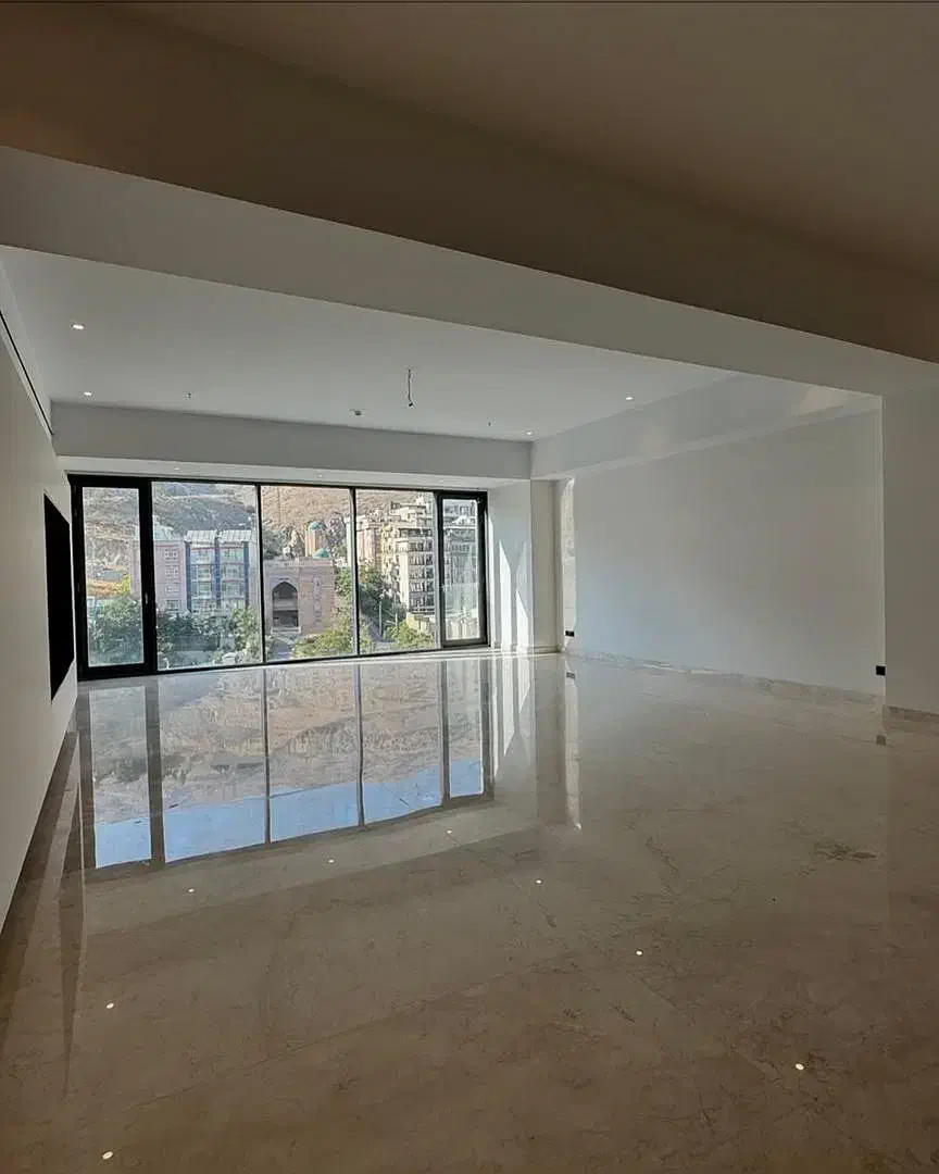 215 متر نیاوران/ ویو سراسری / کلید نخورده