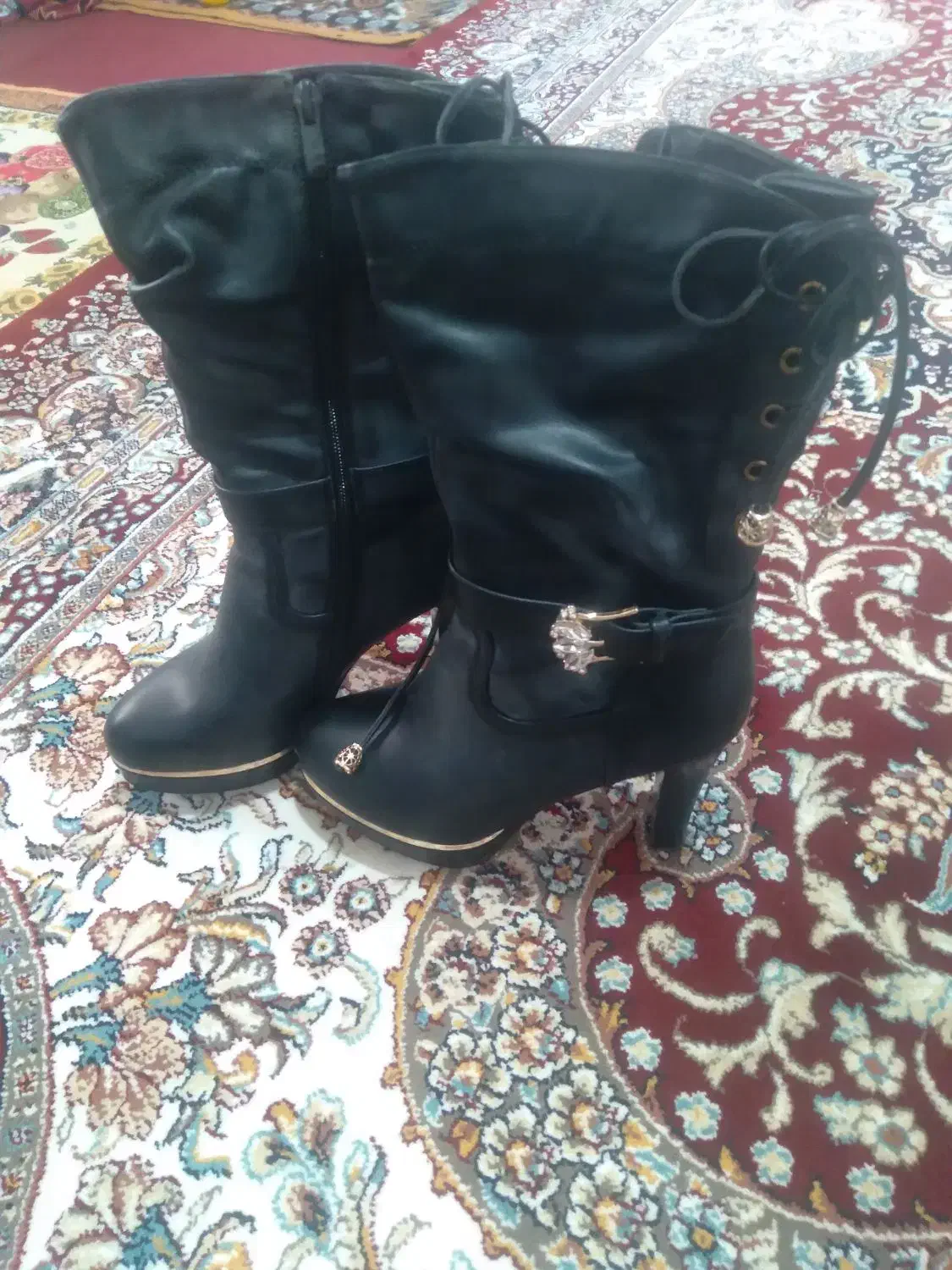 پوتین|کیف، کفش، کمربند|خواجه, |دیوار