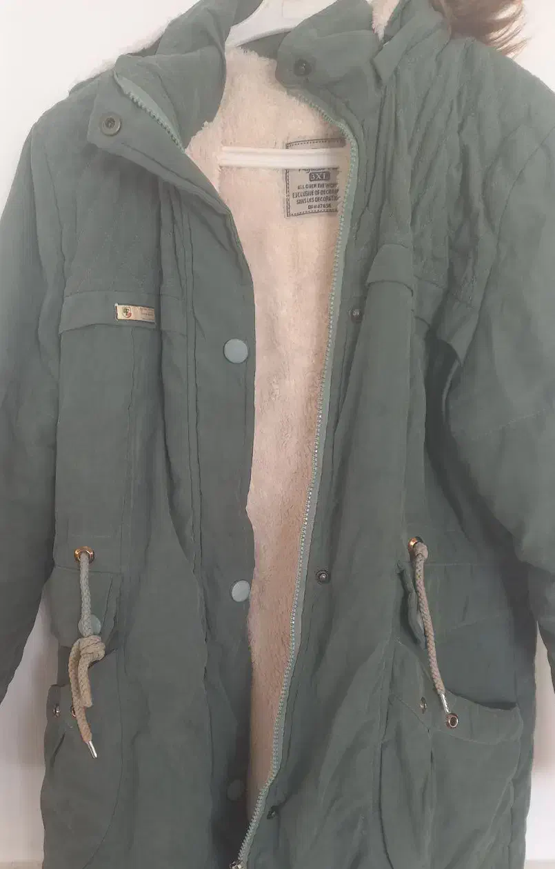 کاپشن|لباس|داران, |دیوار