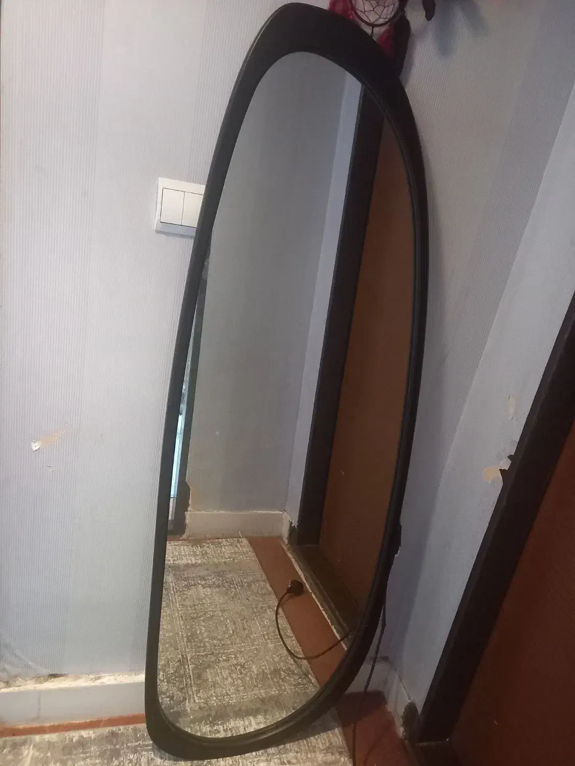آینه قدی دفرمه با فریم مشکی و نئون بنفش|آینه|زنجان, |دیوار