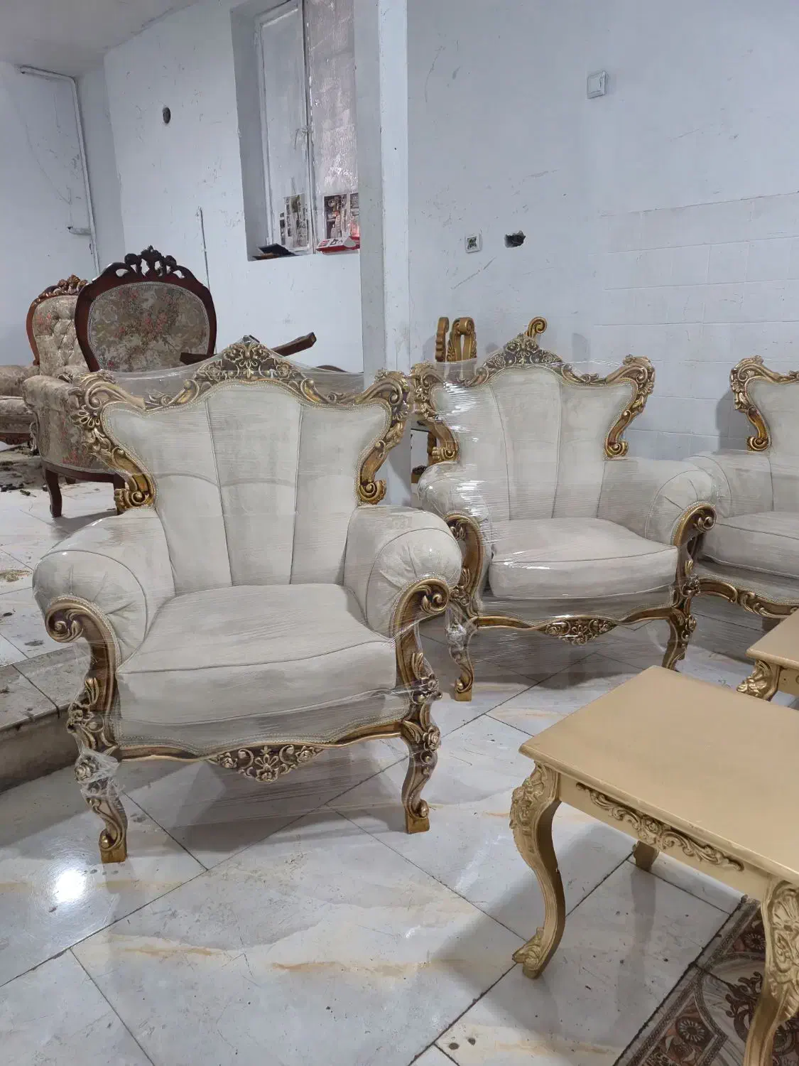 مبل سلطنتی ۷نفره بامیز وعسلی|مبلمان خانگی و میز عسلی|اندیشه, اندیشه فاز ۳|دیوار