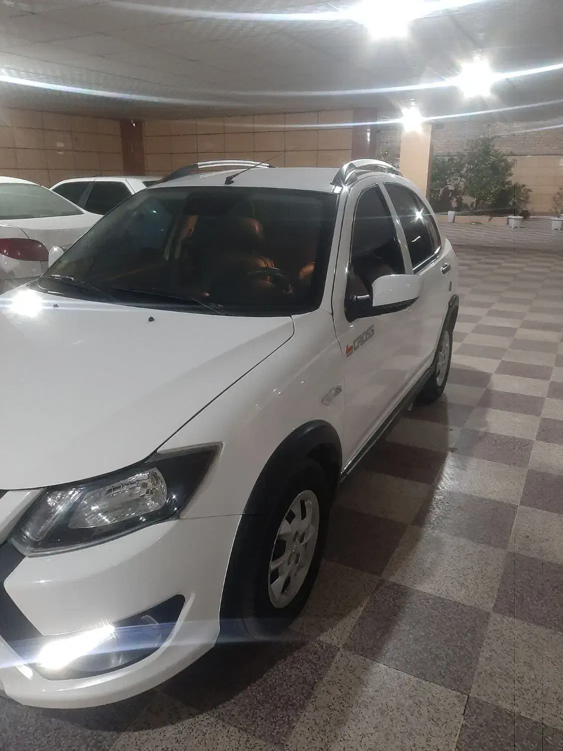 کوئیک اس ۴۰۲ فابریک|خودرو سواری و وانت|شیراز, گل سرخ|دیوار