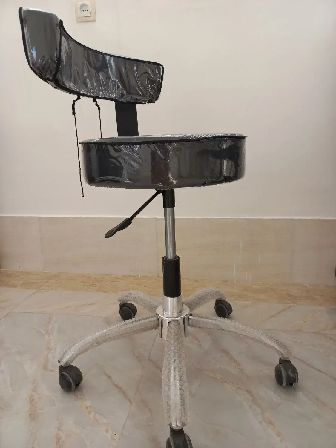 تخت،صندلی،ترولی ،رینگ لایت|آرایشگاه و سالن‌های زیبایی|خمینی‌شهر, |دیوار