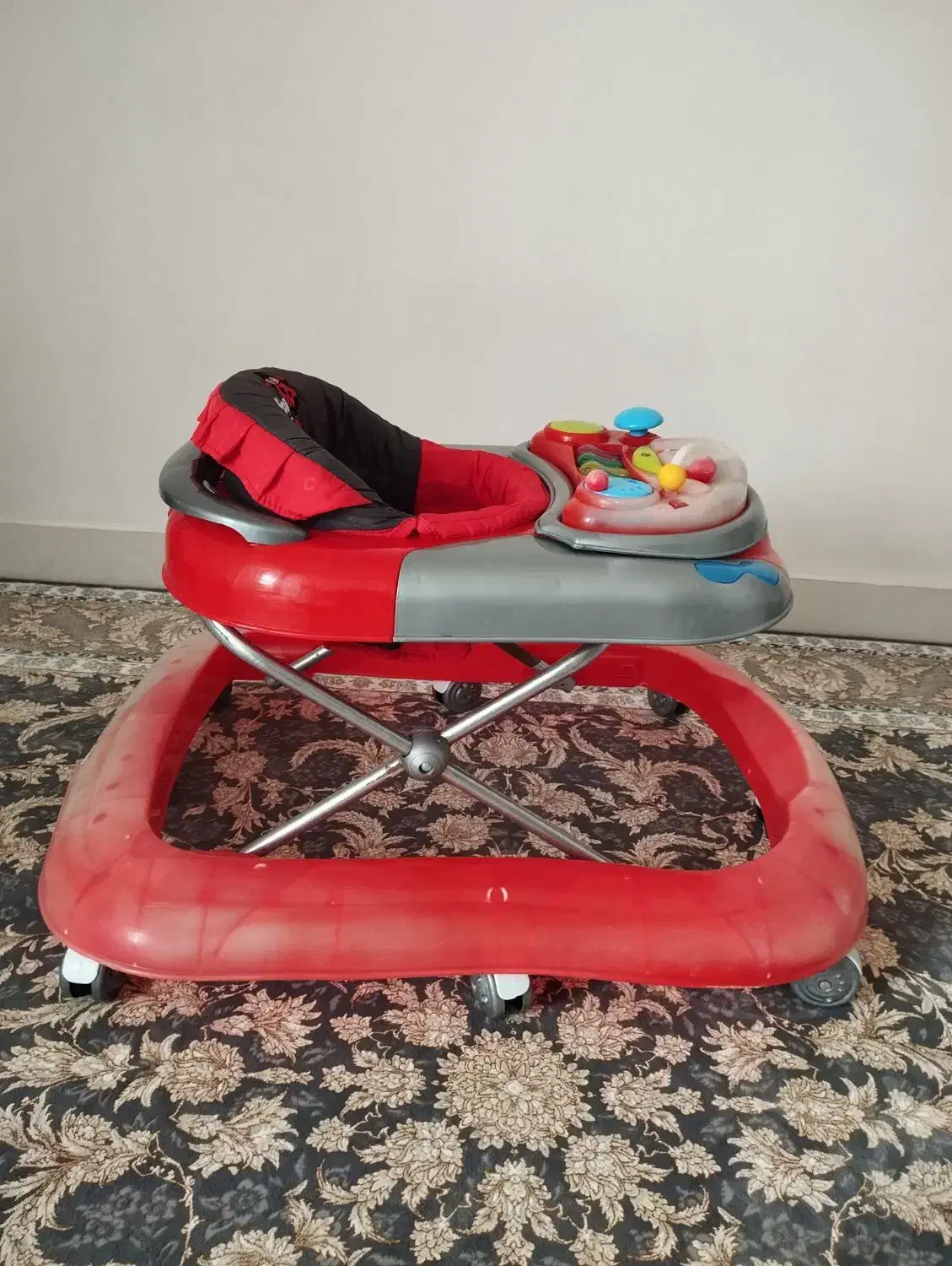 روروئک|اسباب و اثاث بچه|رشت, حمیدیان|دیوار