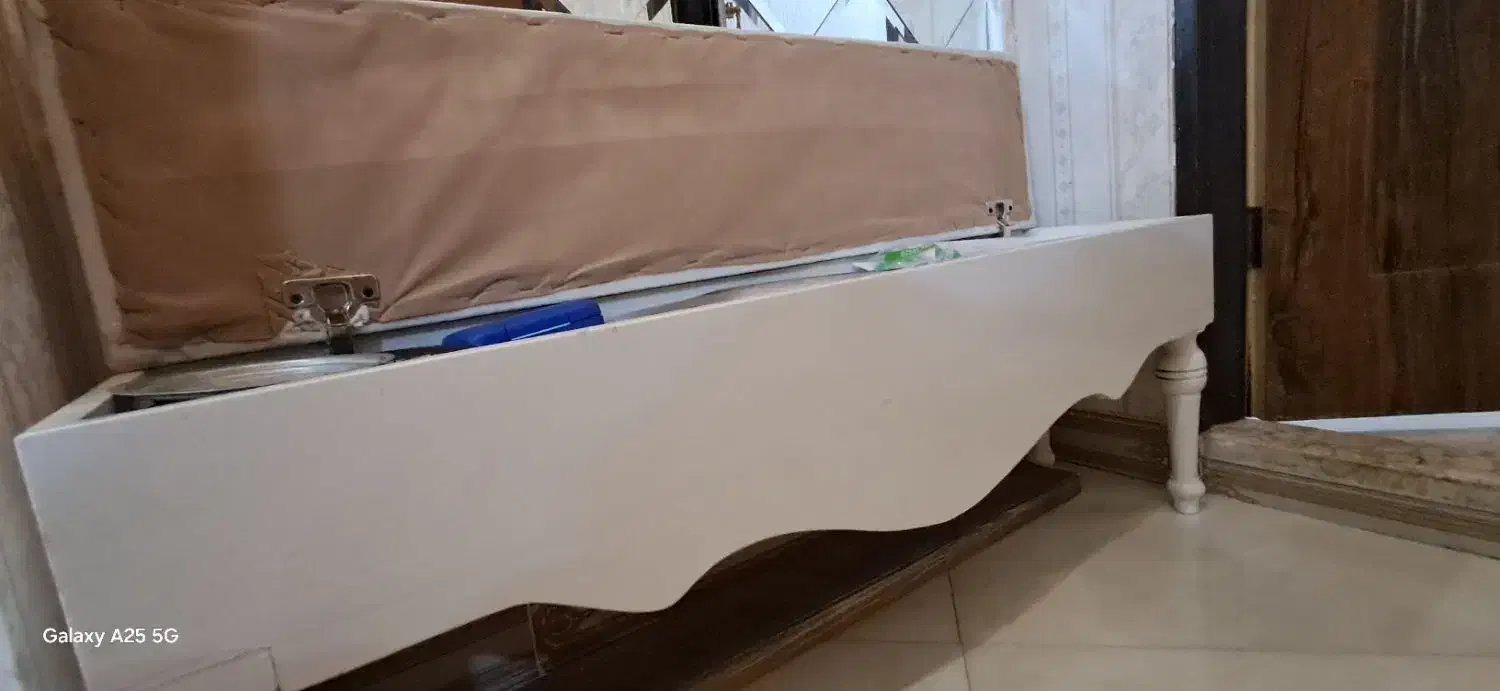 پاف|صندلی و نیمکت|اراک, |دیوار