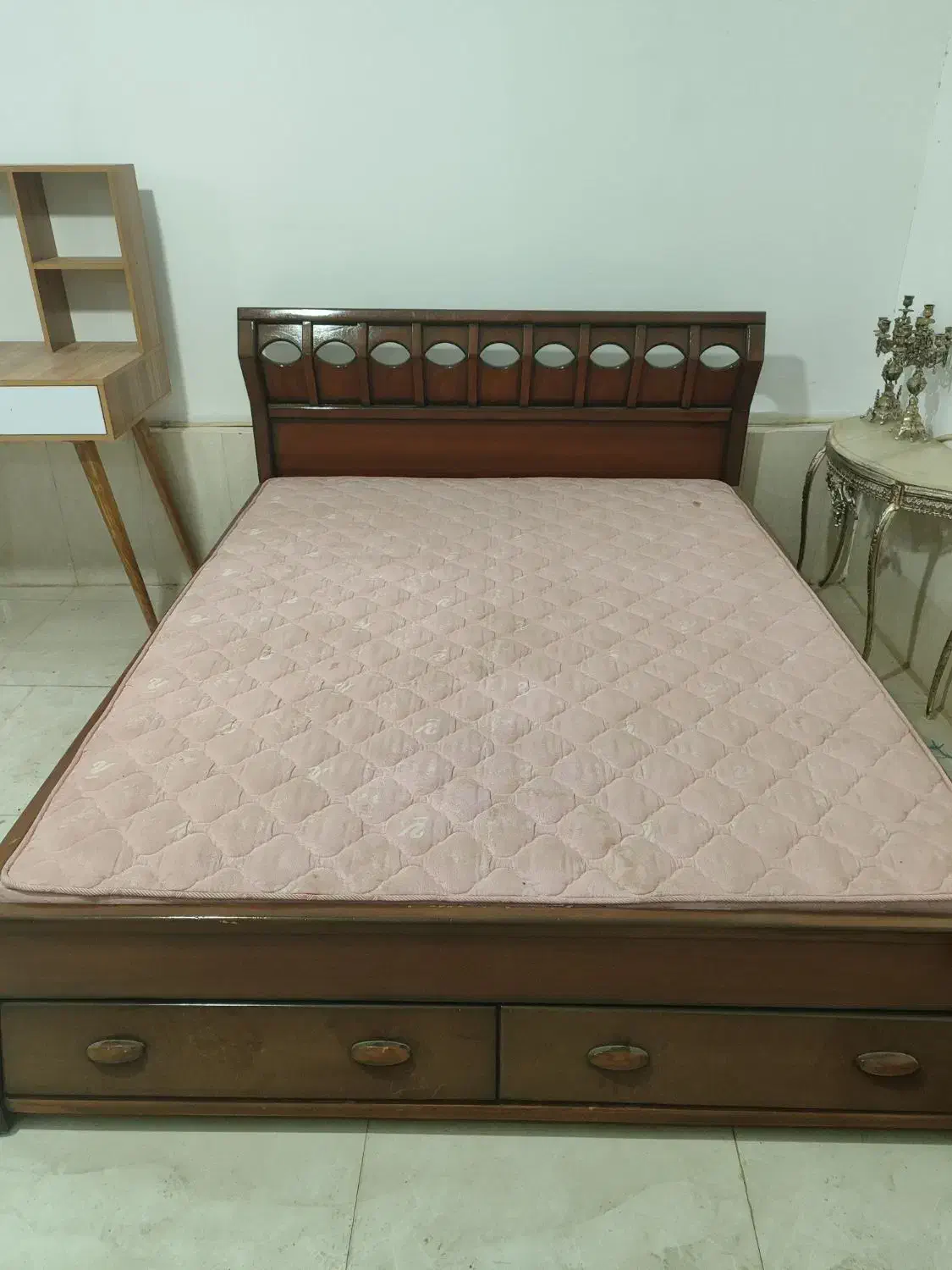 تخت دو نفره تمام چوب  با پاتختی|تخت و سرویس خواب|ساوه, |دیوار