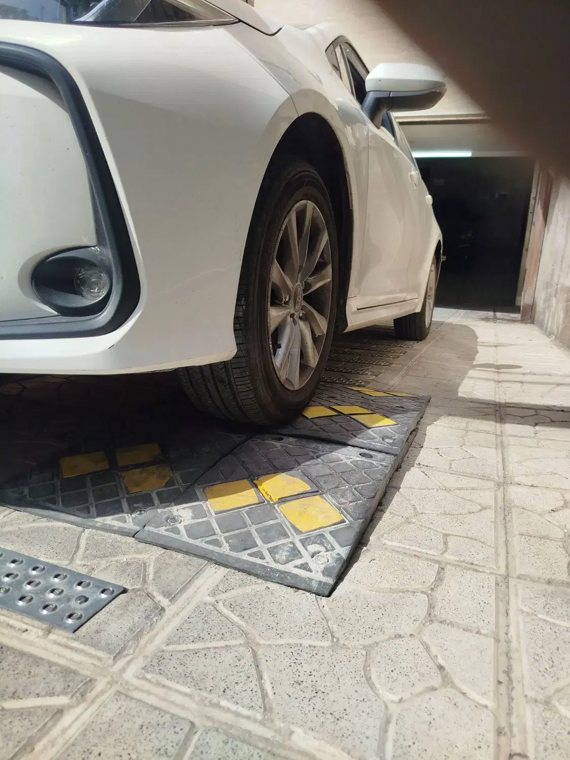 سرعتگیر.اصلاح شیب رمپ پارکینگ.دست انداز. نصاب|عمده‌فروشی|تهران, حسن‌آباد|دیوار