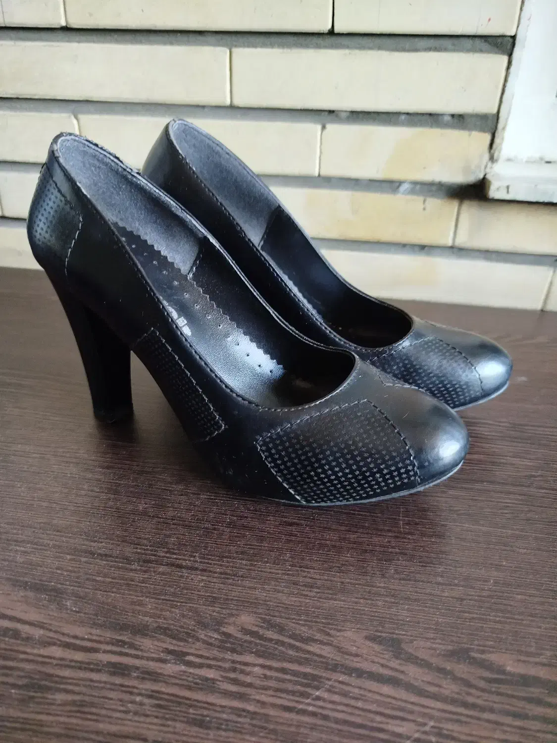 ۴ جفت کفش زنانه ۱ جفت کفش مردانه|کیف، کفش، کمربند|کرج, مصباح|دیوار