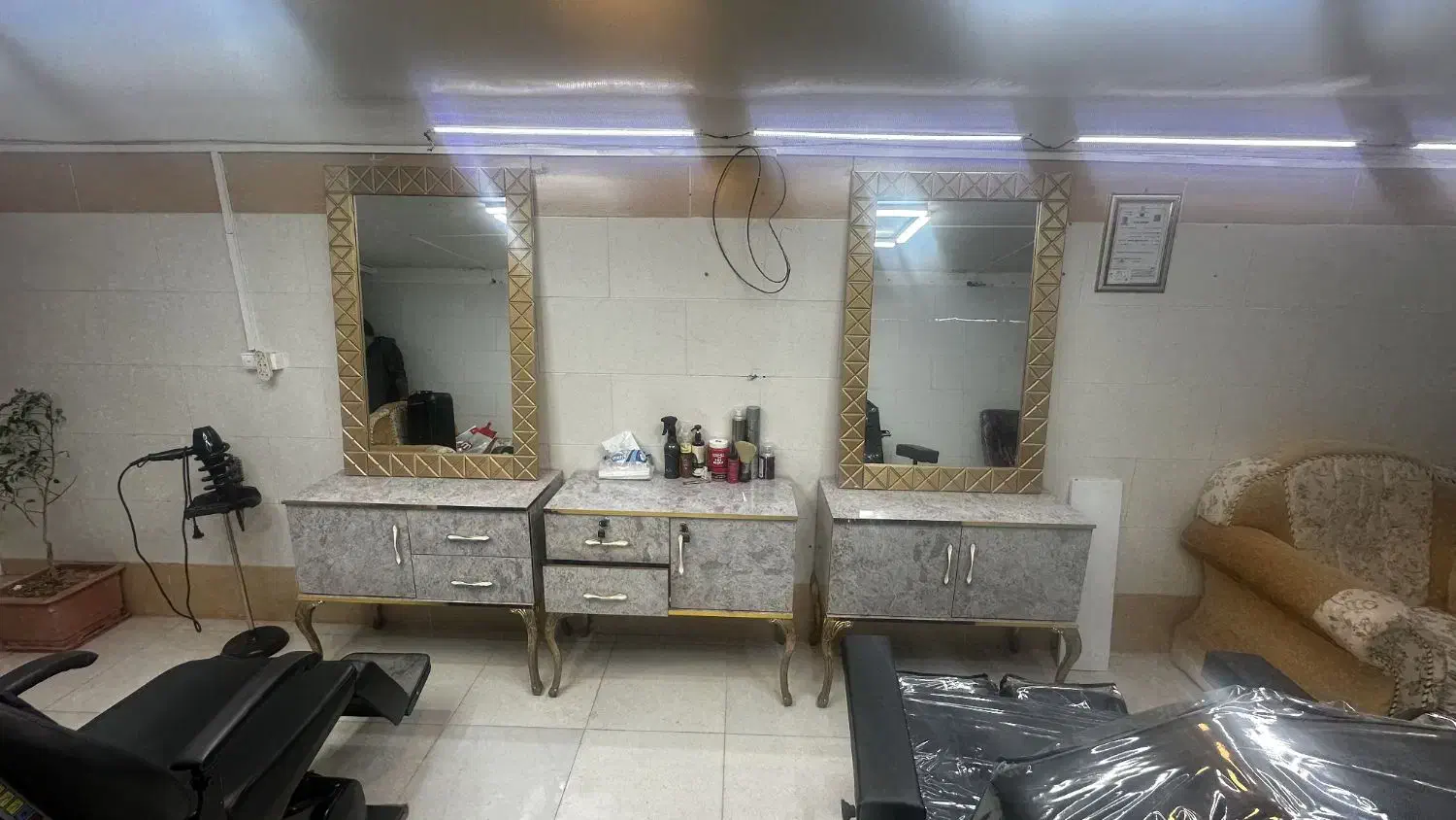 وسایل آرایشگاه (زنانه و مردانه)|آرایشگاه و سالنهای زیبایی|اسفراین, |دیوار