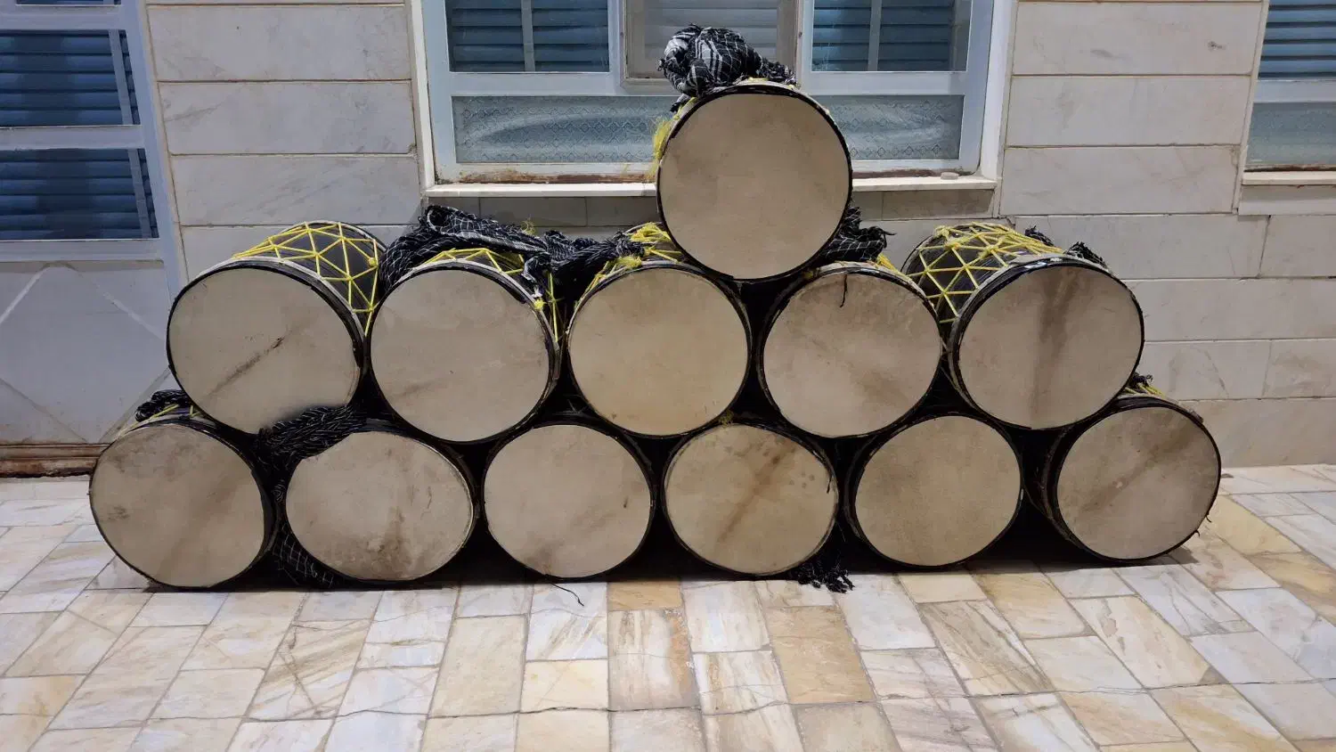 سنج و دمام|درام و پرکاشن|میبد, |دیوار