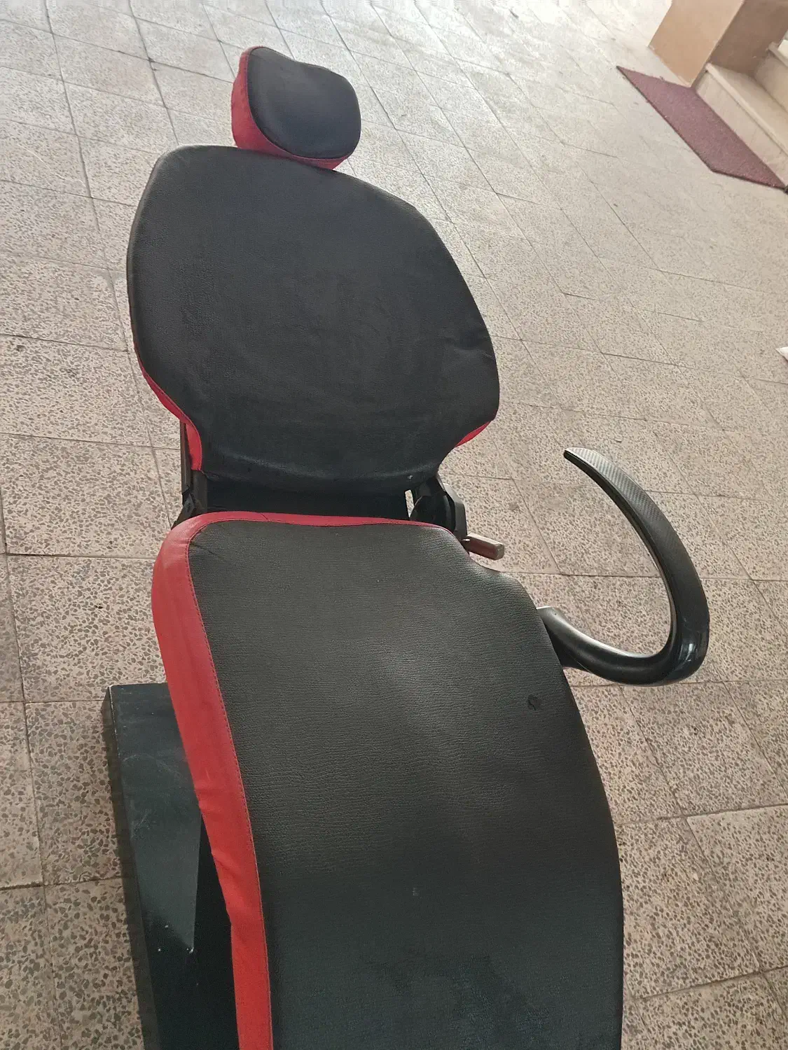 صندلی میکاپ و کوتاهی با چک|آرایشگاه و سالنهای زیبایی|محمدیه-قزوین, |دیوار