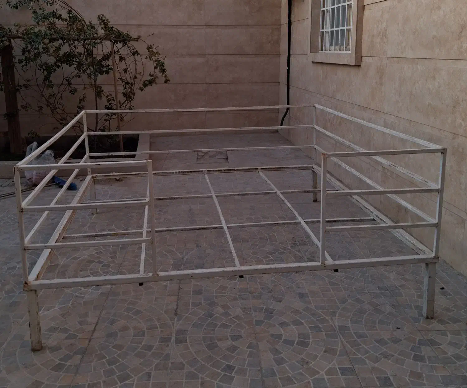 تخت آهنی ۲ متر در ۲ متر|تخت و سرویس خواب|زابل, |دیوار