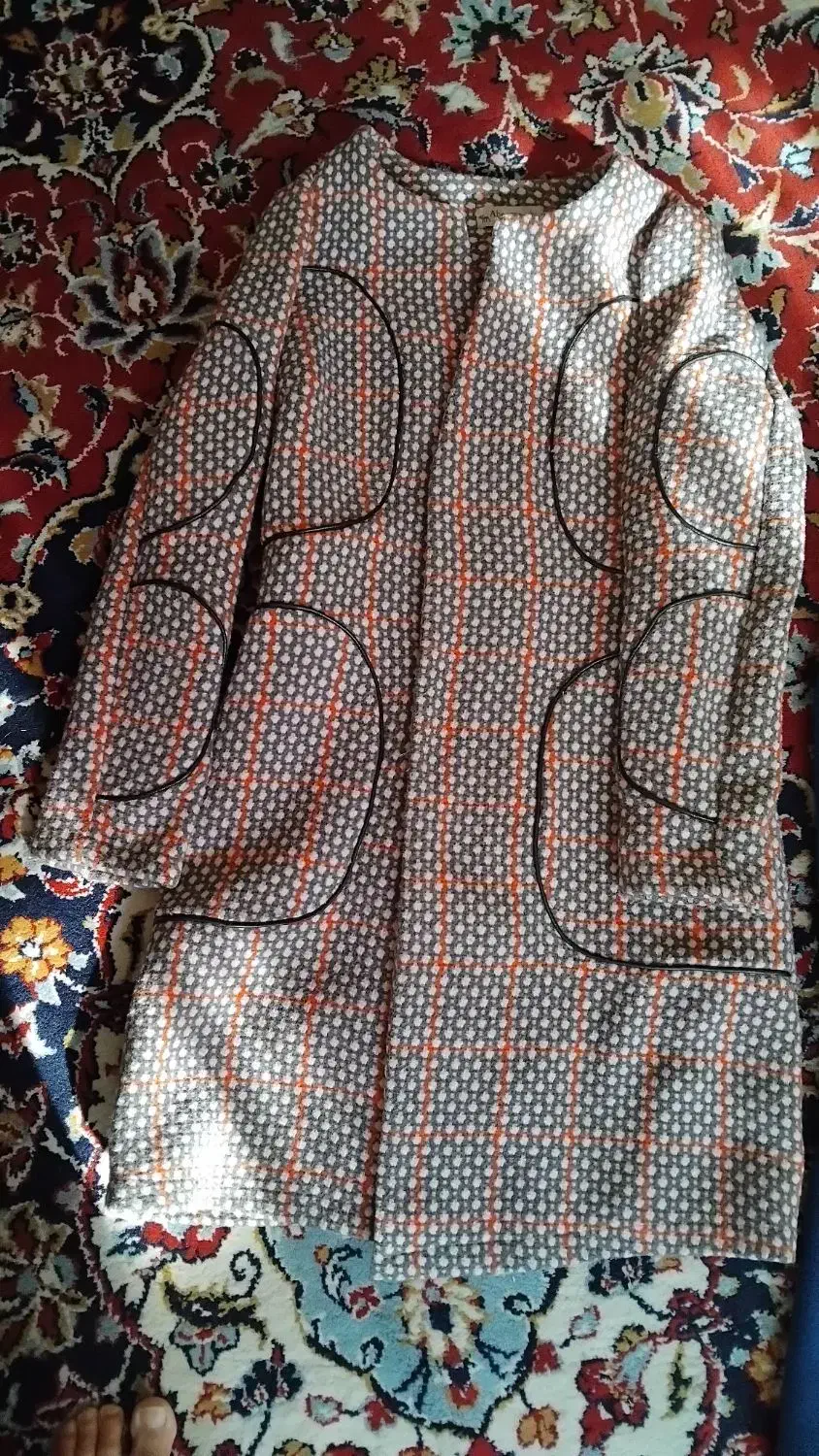 پالتو|لباس|بروجرد, |دیوار