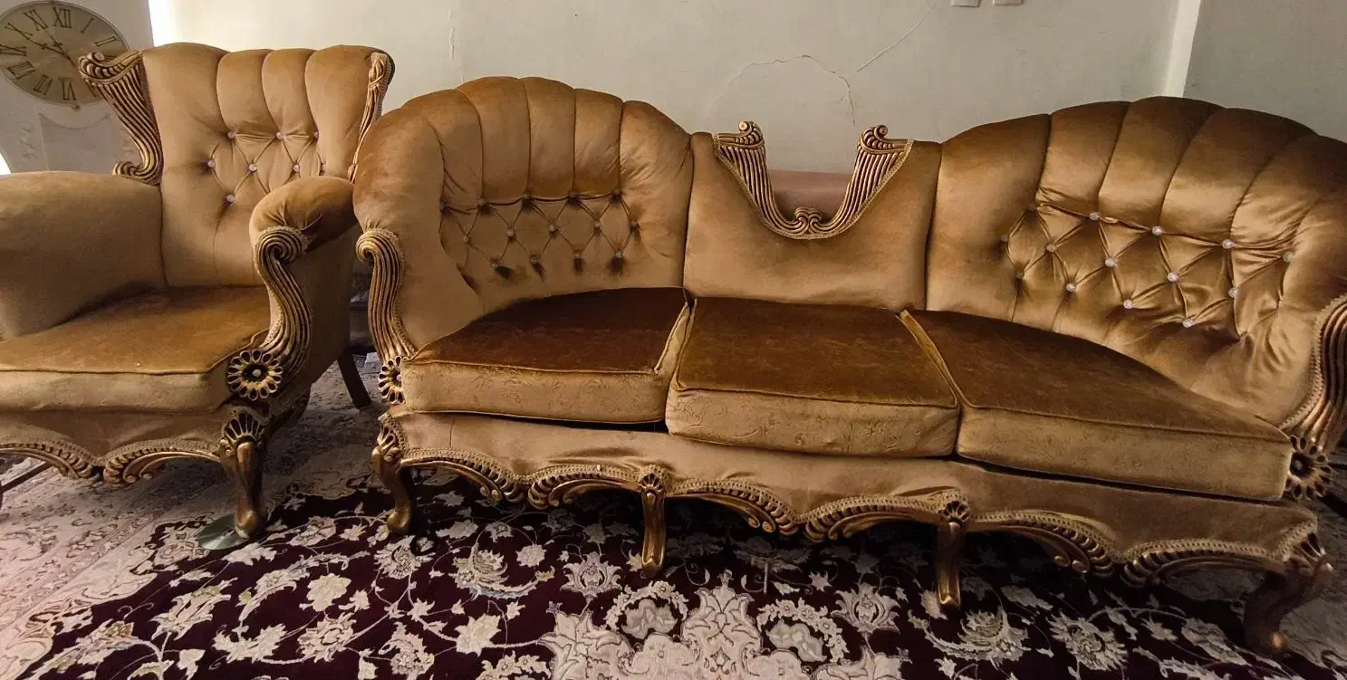 مبلمان ۸ نفره، ویترین پارتیشن، کتیبه پرده|مبلمان خانگی و میز عسلی|اصفهان, جنیران (لادان)|دیوار