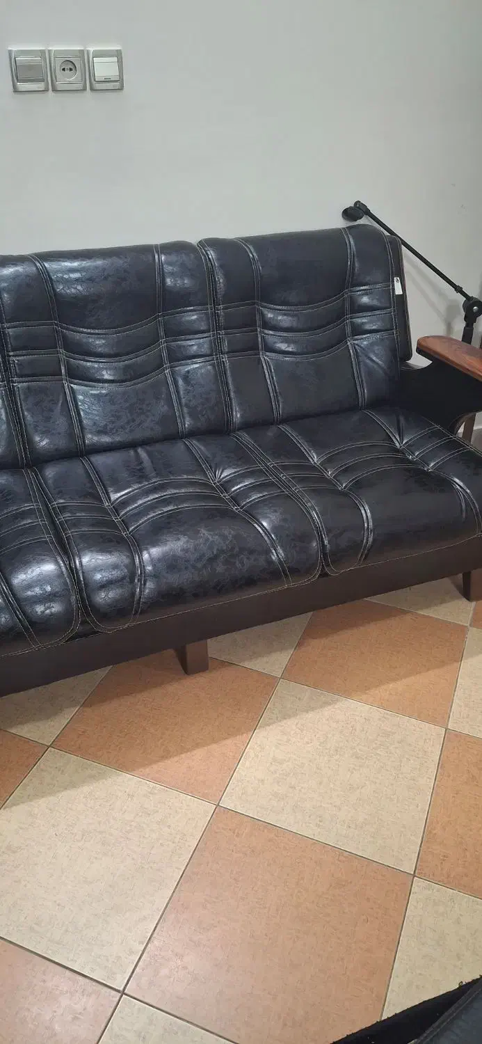 مبل ۷نفره تمام چرم وچوب نو شرکتی|مبلمان خانگی و میز عسلی|خمینیشهر, |دیوار