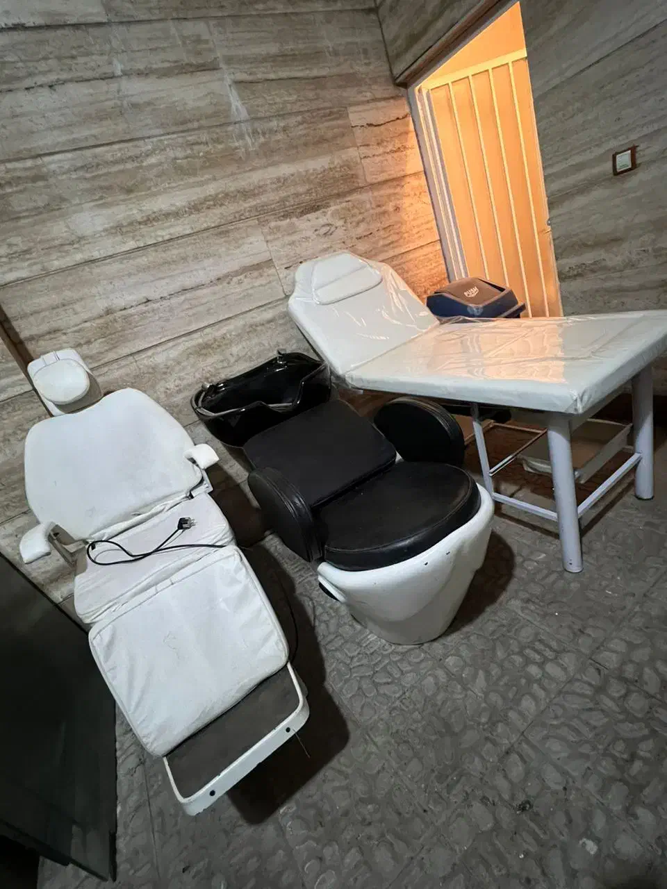 لوازم ارایشگاهی|آرایشگاه و سالن‌های زیبایی|الوند, |دیوار