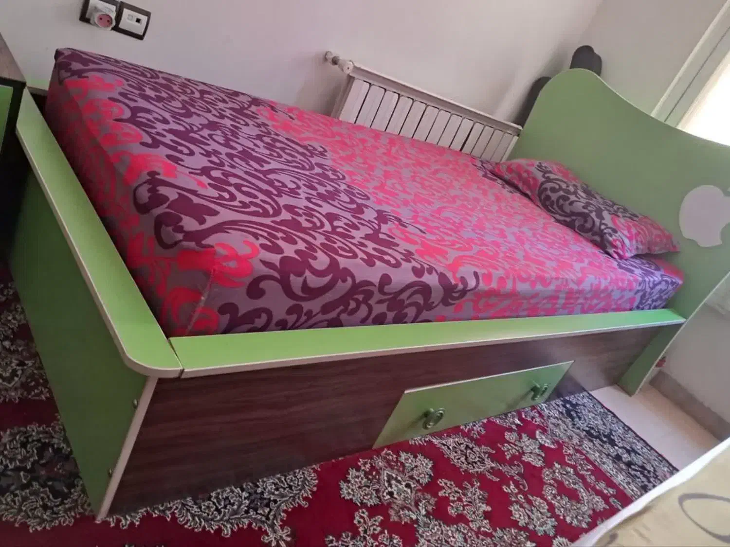 تخت خواب یکنفره|تخت و سرویس خواب|رودهن, |دیوار