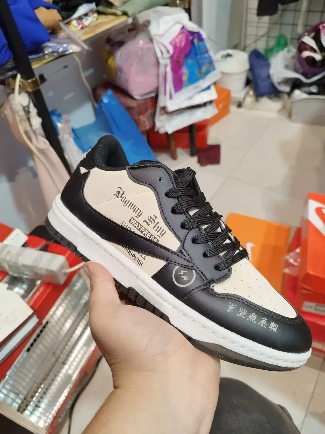 کتونی نایک جردن تراویس|کیف، کفش، کمربند|کرج, باغستان|دیوار