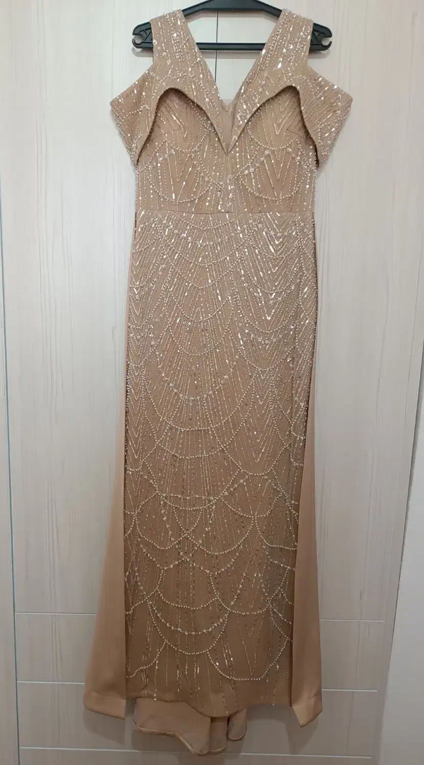 لباس نو مجلسی|لباس|رباطکریم, مسکن مهر آبشناسان|دیوار