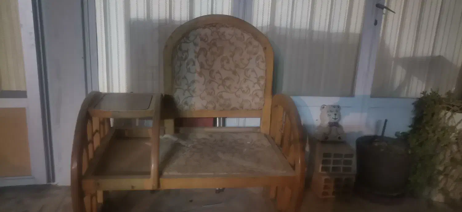 صندلی|صندلی و نیمکت|نجف‌آباد, شهدا|دیوار