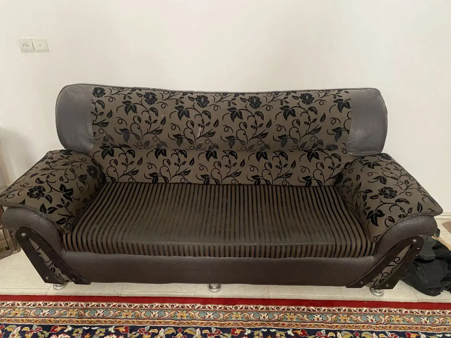 مبل چرم پنج نفره فروشی|مبلمان خانگی و میز عسلی|نیشابور, دارایی|دیوار