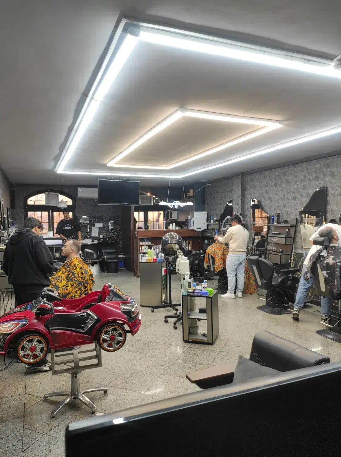 کار آموز آرایشگاه مردانه|استخدام درمانی، زیبایی، بهداشتی|تهران, درختی|دیوار