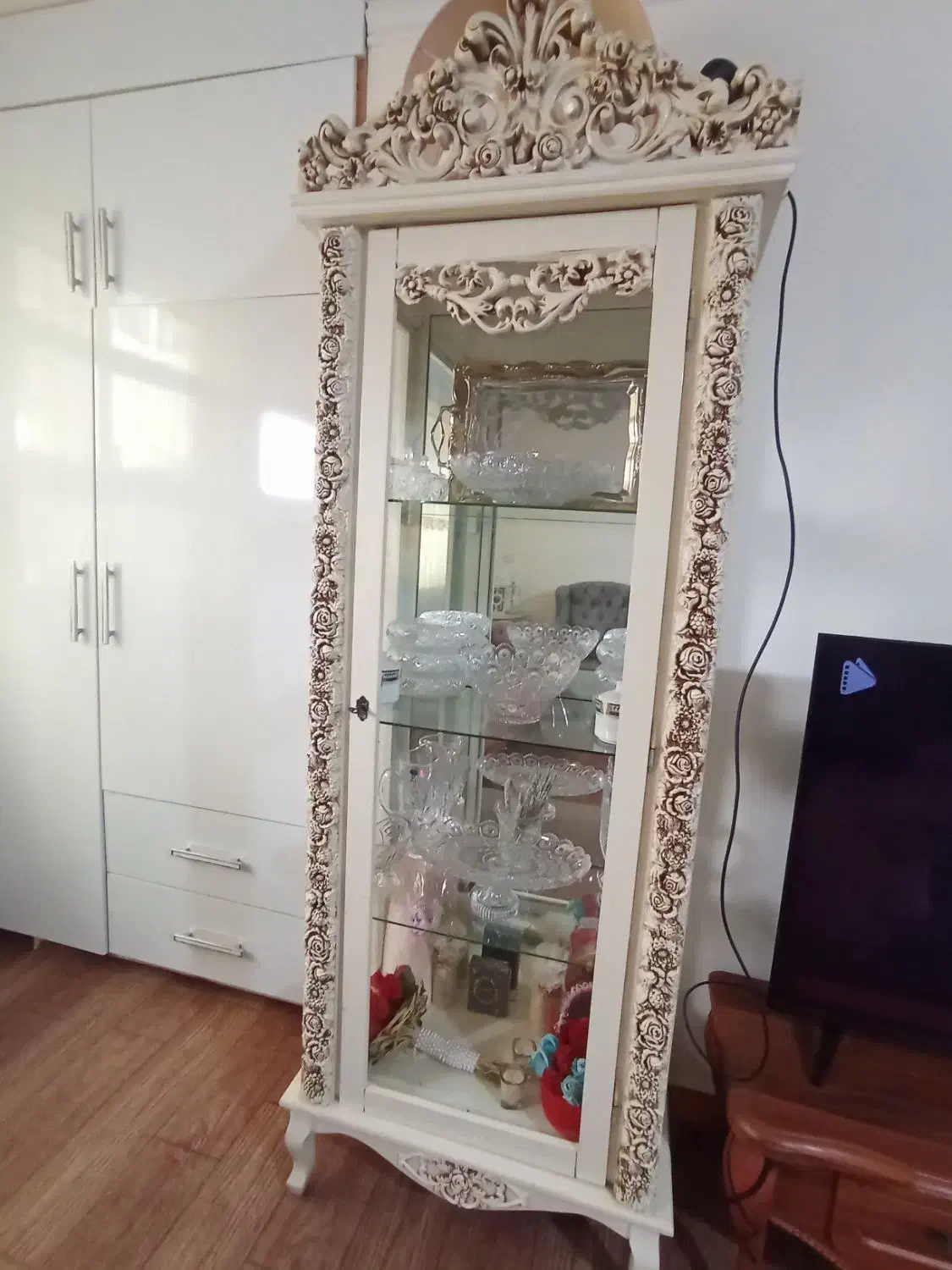 بوفه سفید اینه دار|بوفه، ویترین، کنسول|رشت, سلیمانداراب|دیوار