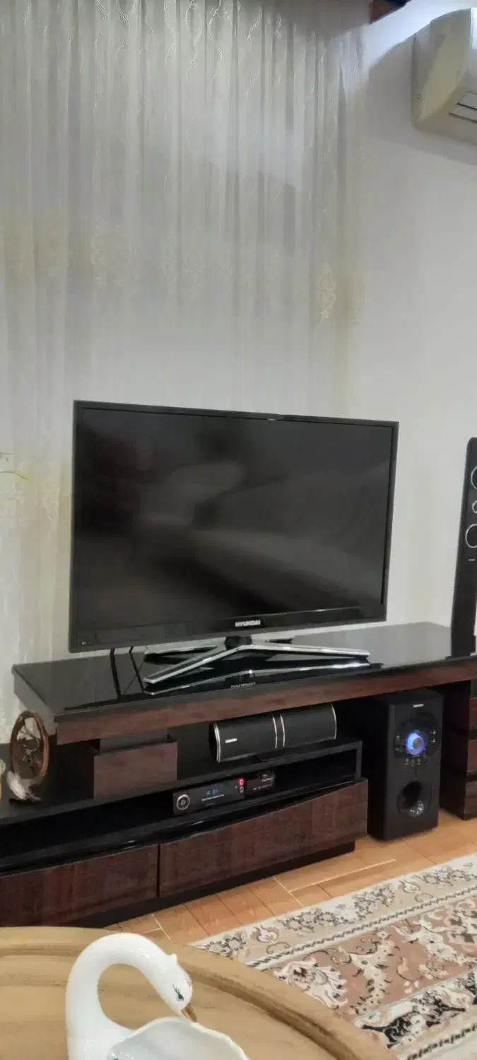 تلویزیون ۳۲اینچ|تلویزیون و پروژکتور|خمام, |دیوار