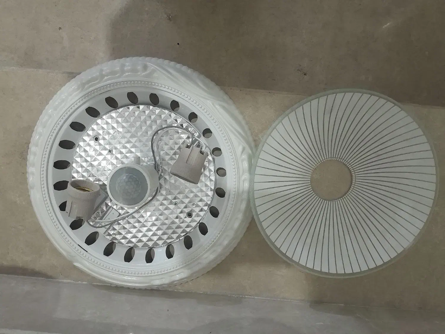 چراغ سقفی داخل راه پله یا پارکینگ|لامپ و چراغ|اسلامآباد غرب, |دیوار