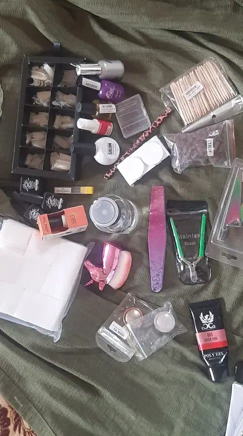 وسایل کاشت ناخن کامل نو و تمیز|آرایشی، بهداشتی، درمانی|اردبیل, |دیوار