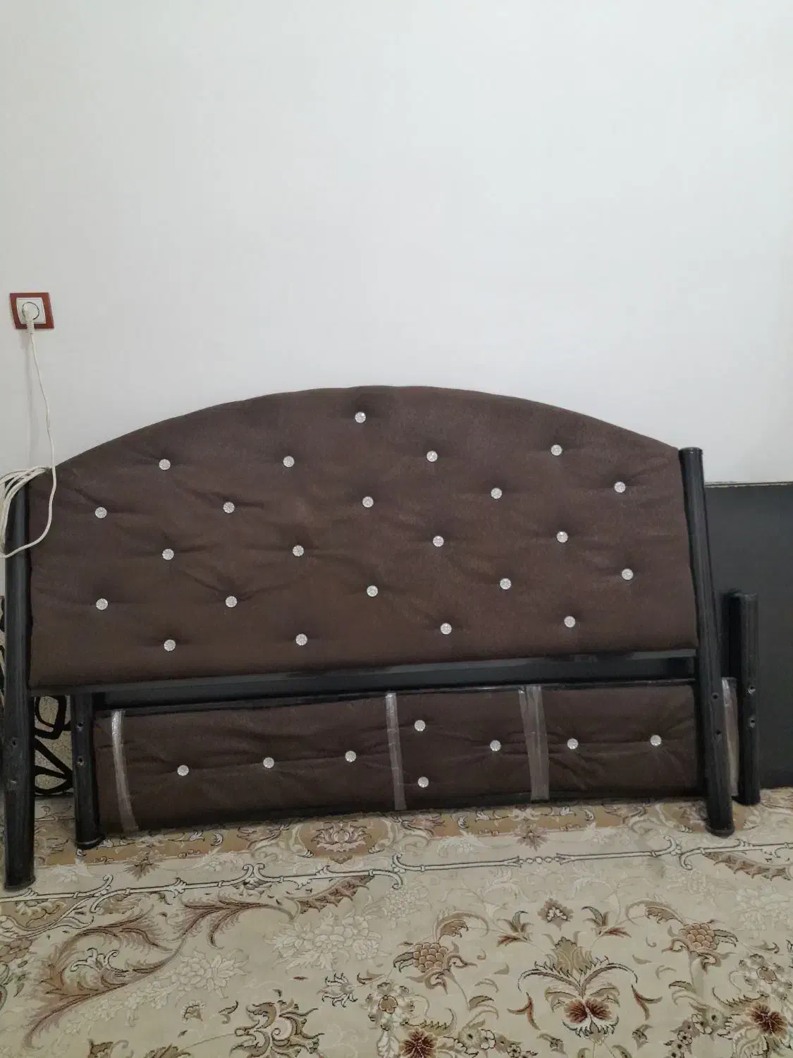 تخت دونفره فلزی همراه با تشک|تخت و سرویس خواب|دزفول, |دیوار