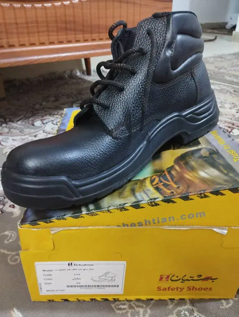 کفش ایمنی|کیف، کفش، کمربند|شیراز, دشت چنار|دیوار