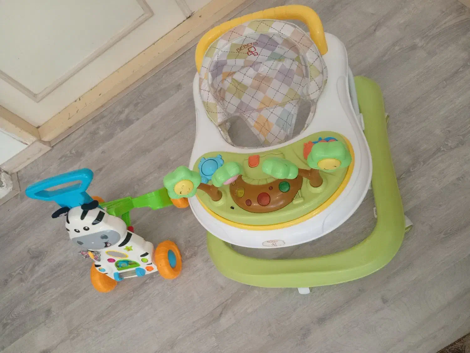 رورعک و هر دو تاش به راه رفتن کودک کمک میکنه|اسباب و اثاث بچه|ارومیه, |دیوار