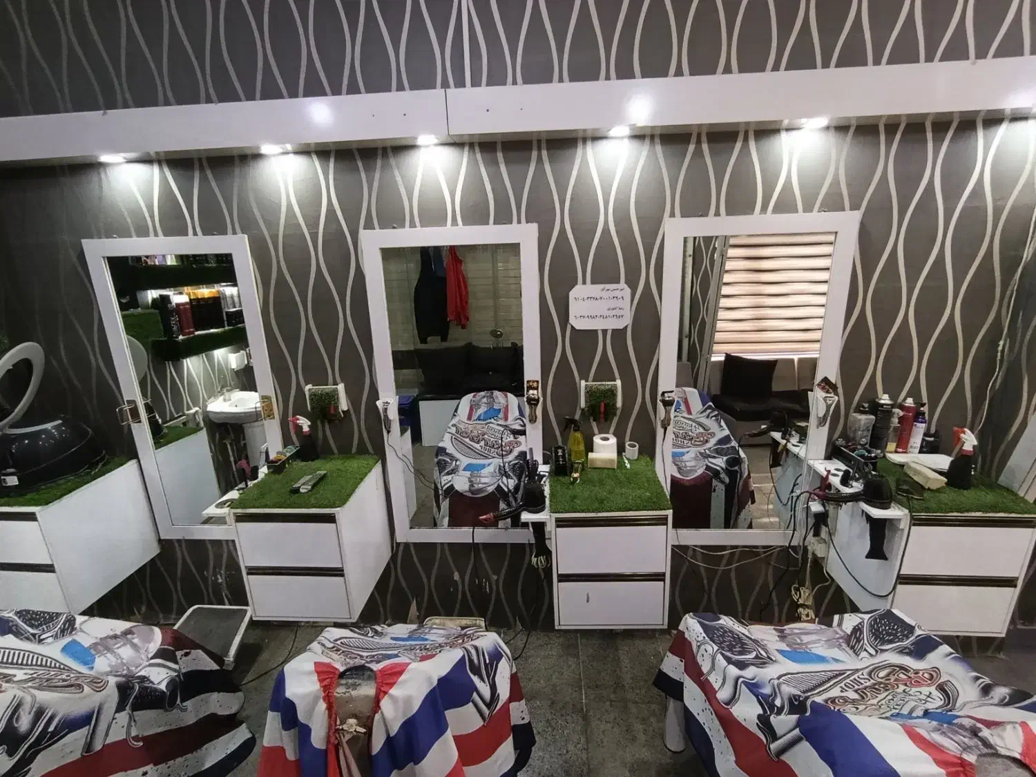 دکور آرایشگاه|آرایشگاه و سالن‌های زیبایی|خرم‌آباد, |دیوار