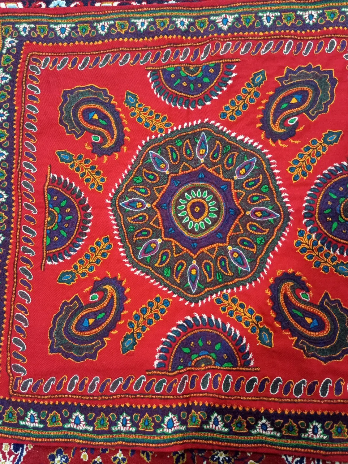 رومیزی پته|پرده، رانر، رومیزی|شیراز, سینما سعدی|دیوار
