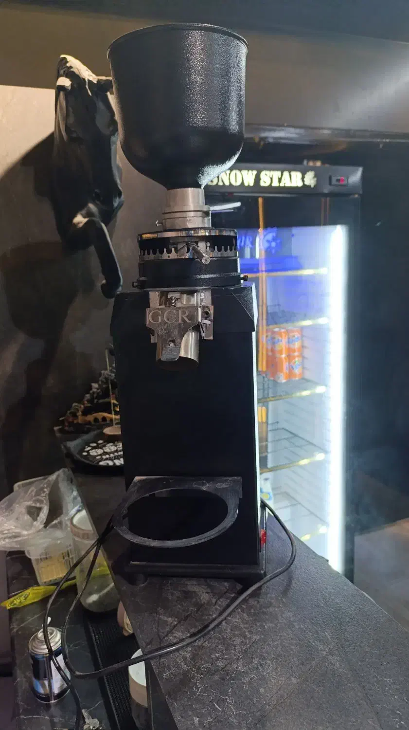 آسیاب فله زن|سماور، چایساز، قهوهساز|صدرا-فارس, فاز ۱|دیوار