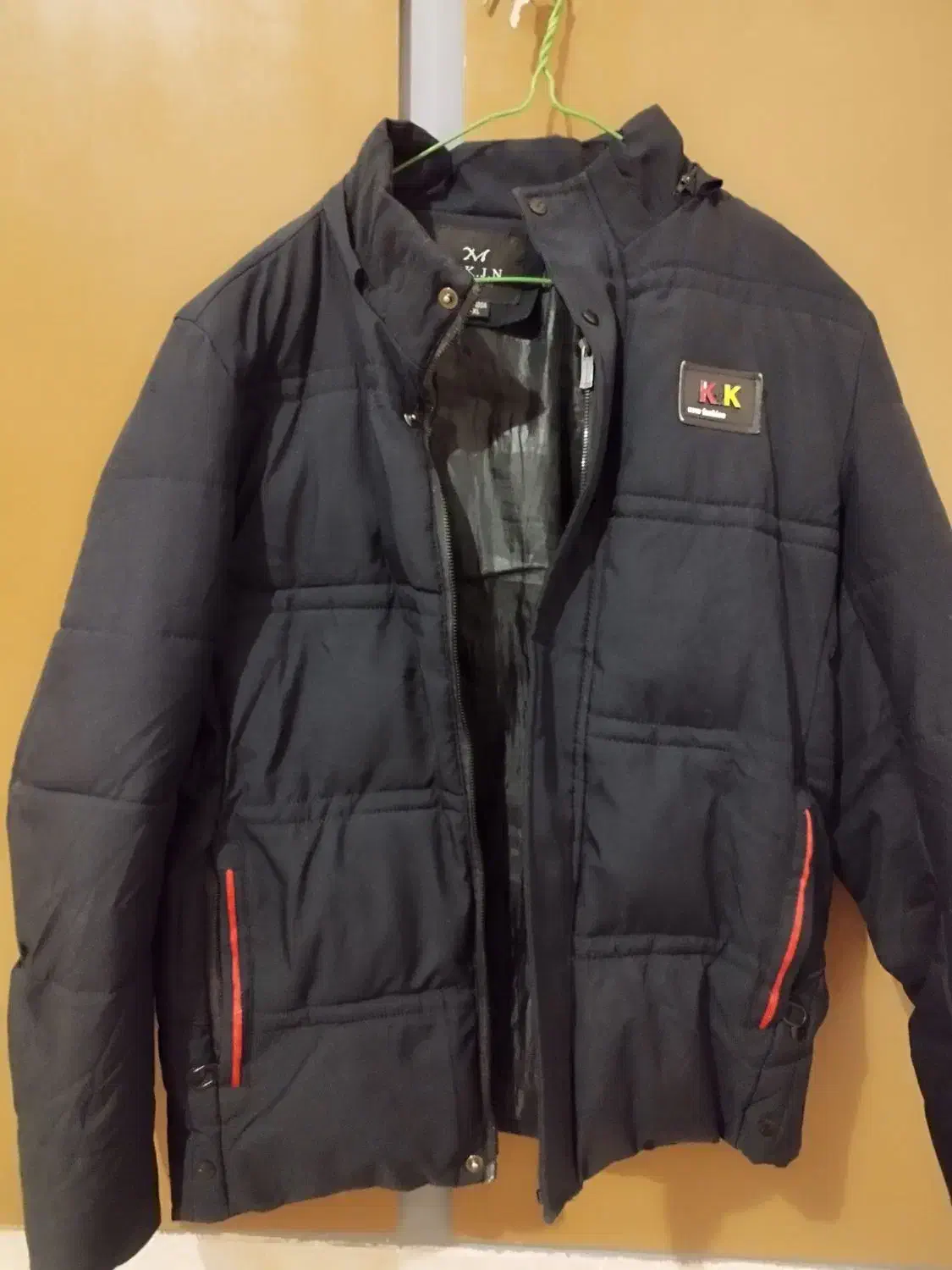 کاپشن در حد نو کلاه دار|لباس|شیراز, شهرک گلدشت حافظ|دیوار