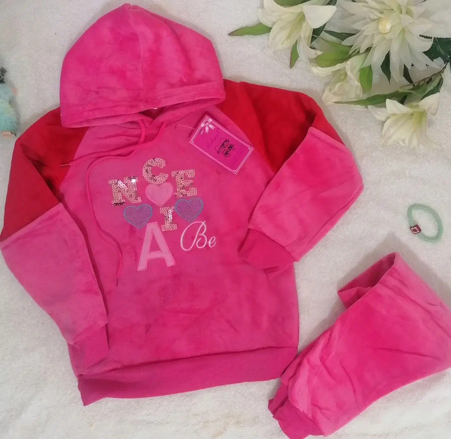 لباس بچگانه، زنانه|لباس|جره و بالاده, |دیوار